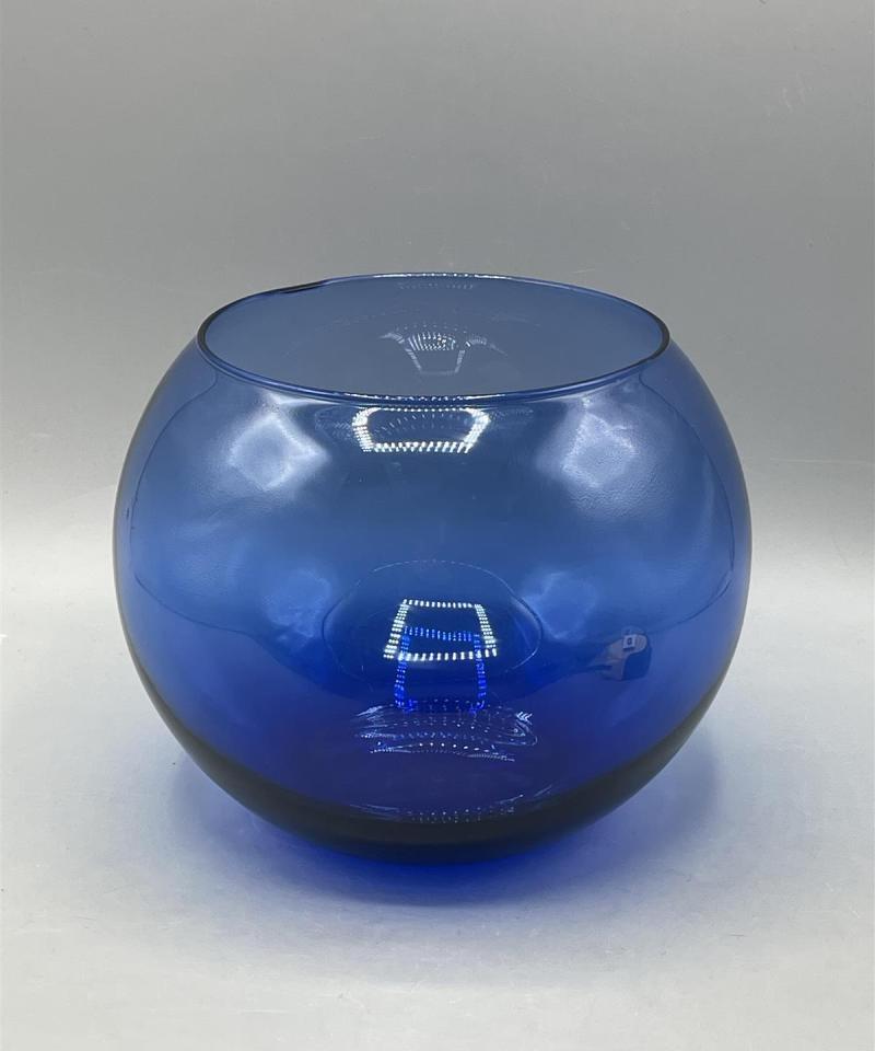 Sininen pyöreä lasimaljakko