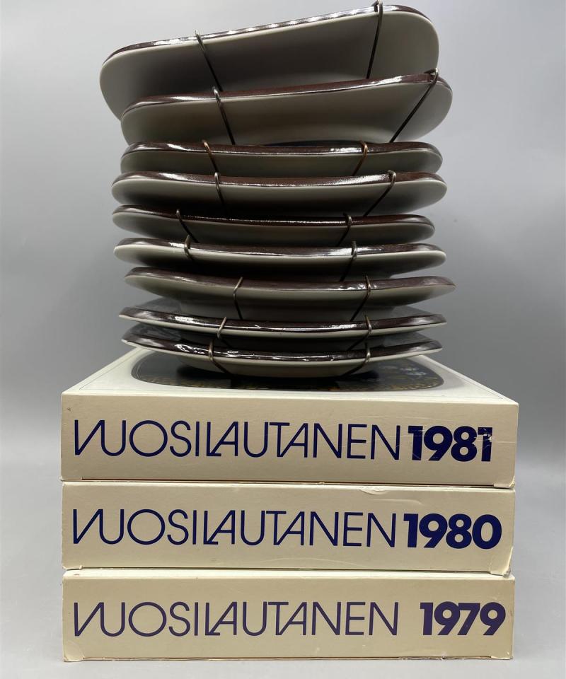 Arabia Kalevala vuosilautaset 1976-1987, Raija Uosikkinen