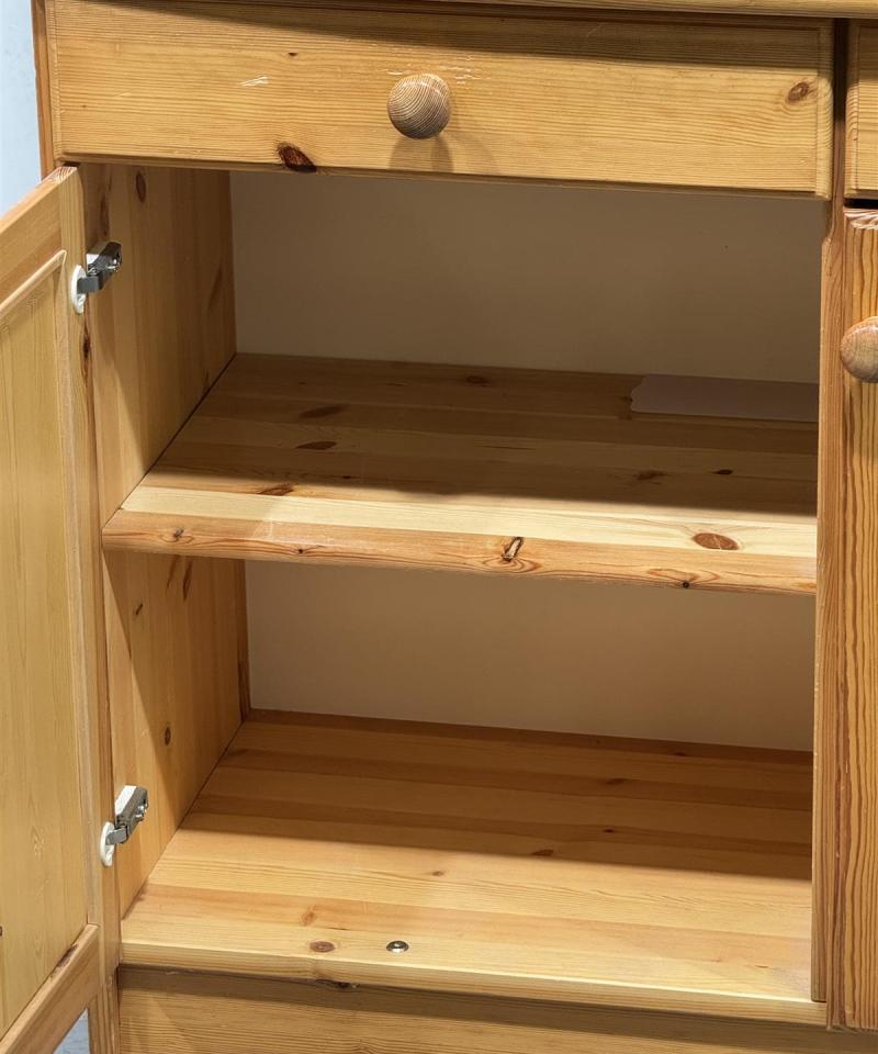 Rustiikki astiakaappi