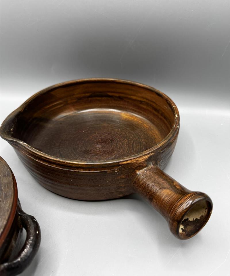 Talonpoikais keramiikkapata ja pannu