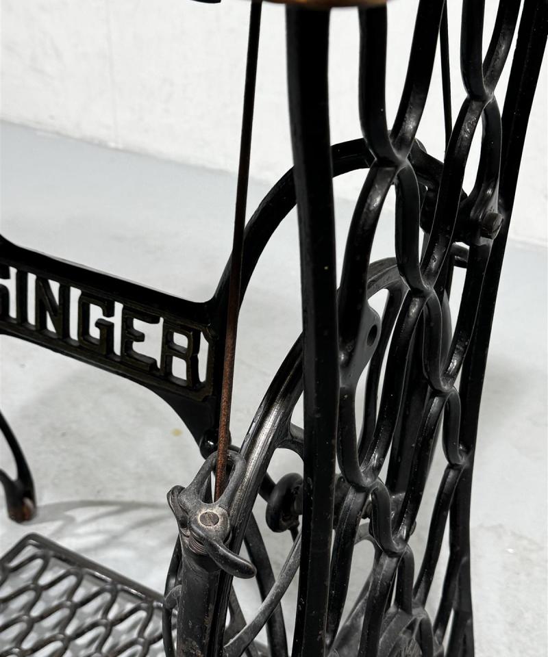 Vintage Singer ompelukonepöytä