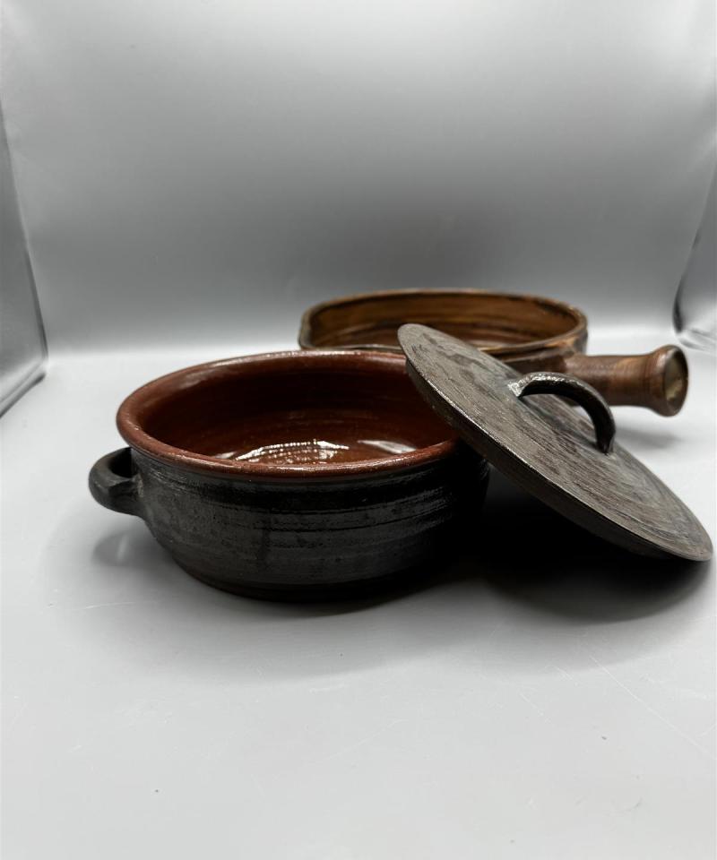 Talonpoikais keramiikkapata ja pannu