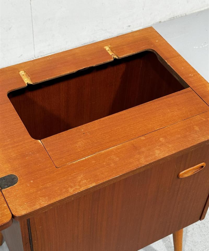 Vintage teak ompelukaappi