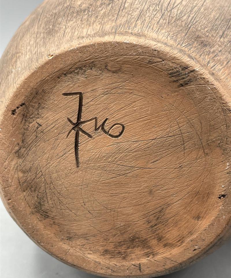 Keraaminen käsintehty kannu