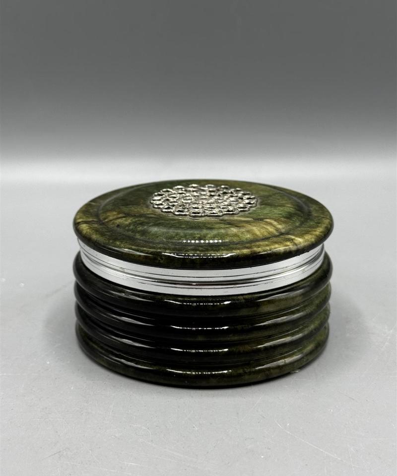 Alabasterirasia vihreä