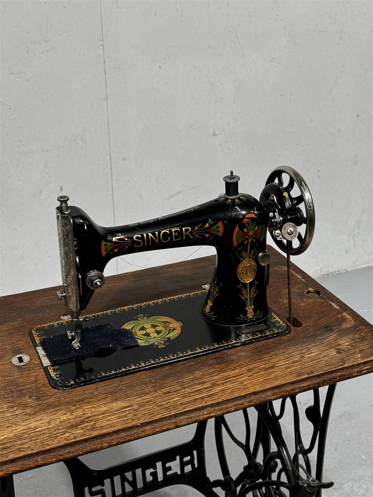 Vintage Singer ompelukonepöytä