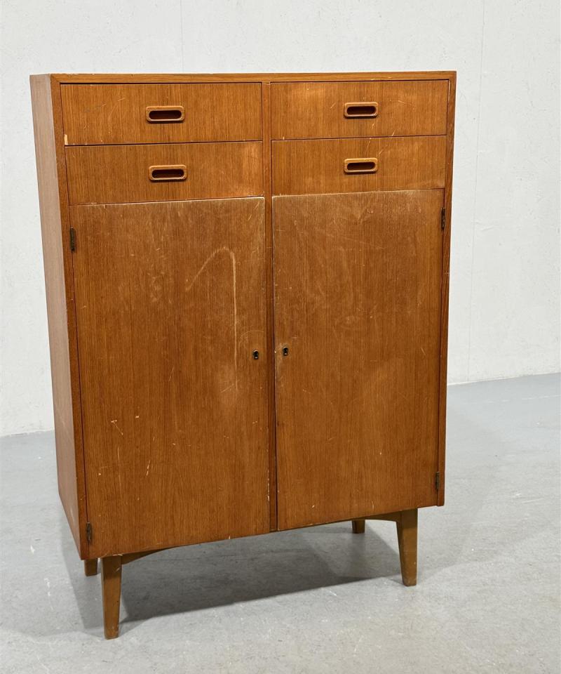 Vintage liinavaatekaappi, tiikki