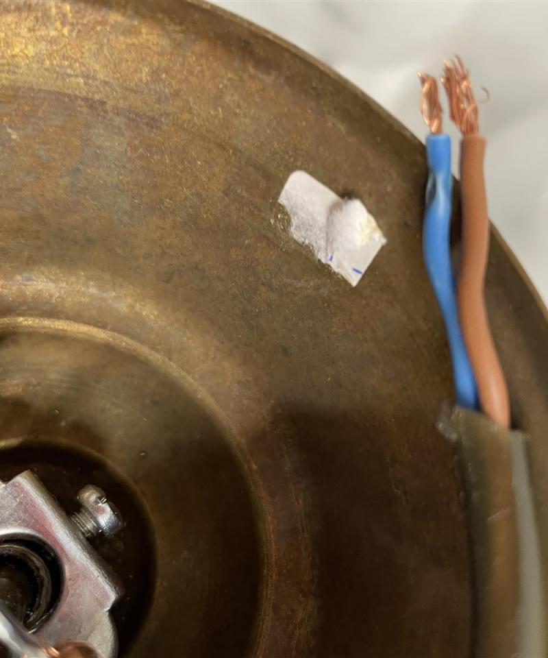 Armaturhantverk Klassinen kattokruunu lasikuvuilla