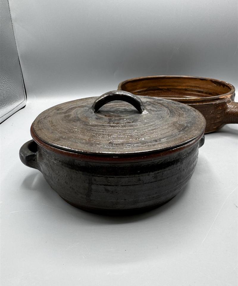 Talonpoikais keramiikkapata ja pannu