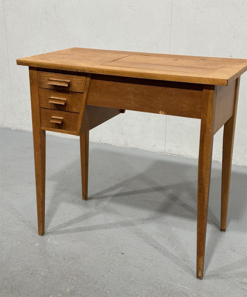 Vintage kirjoituspöytä /ompelukonepöytä