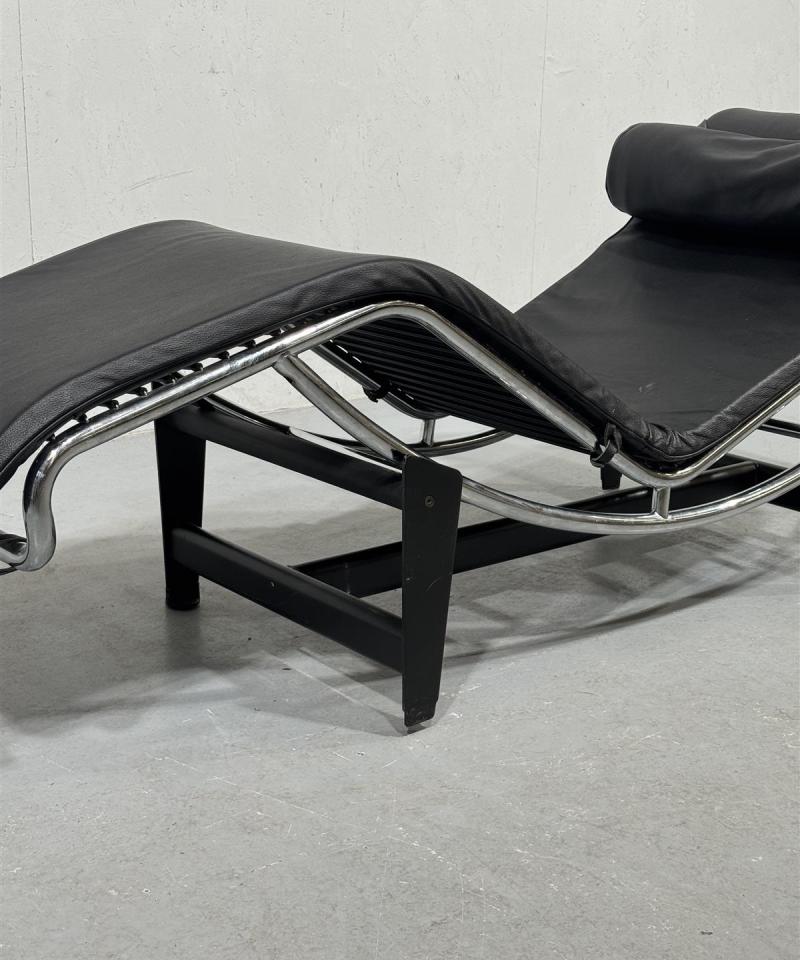 Replica Le Corbusier LC4 lepotuoli