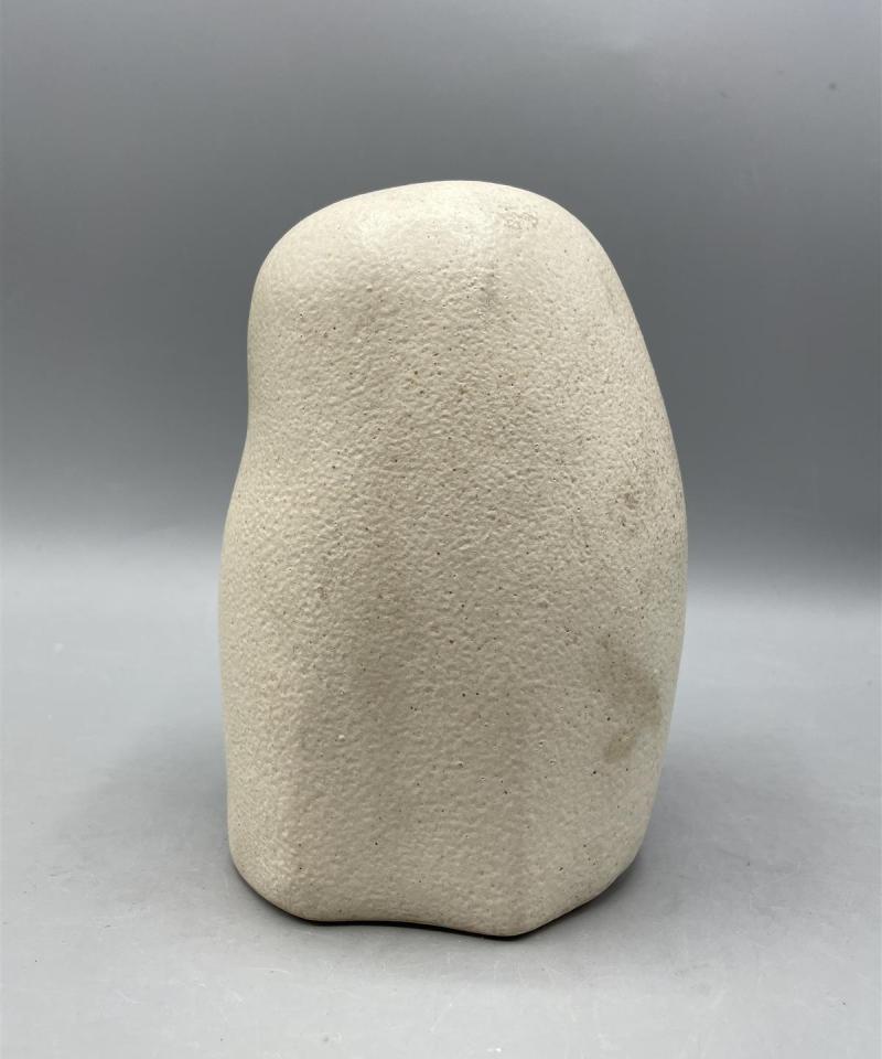 Keraaminen pöllöfiguuri, Ester Lukasi