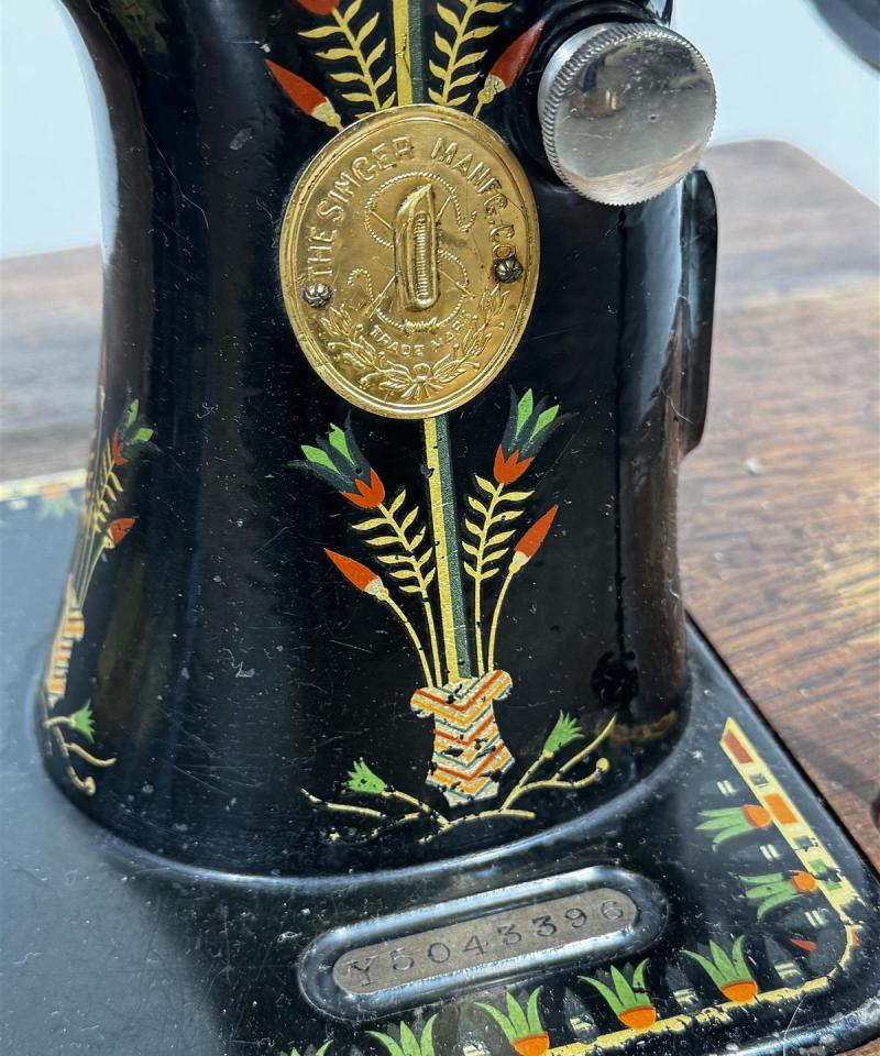 Vintage Singer ompelukonepöytä