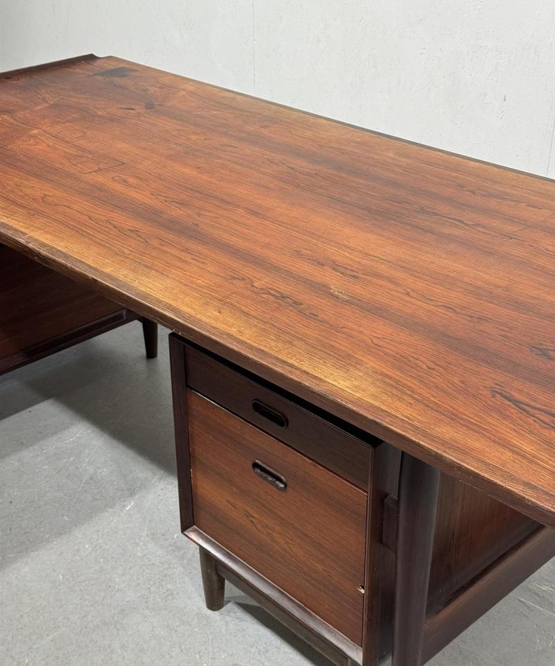 Arne Vodder työpöytä ja senkki '209' palisanteri, 1960-luku