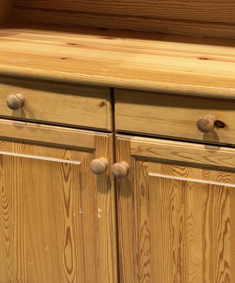 Rustiikki astiakaappi