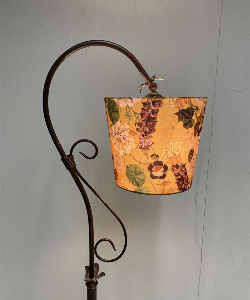 Aneta Country lattiavalaisin kukkakuvioisella varjostimella