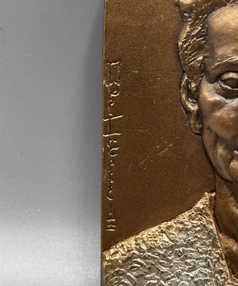 Sylvi Kekkonen reliefi pronssi Eila Hiltunen -74