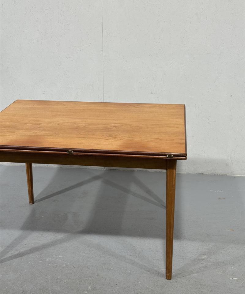 Vintage ruokapöytä 140x180cm