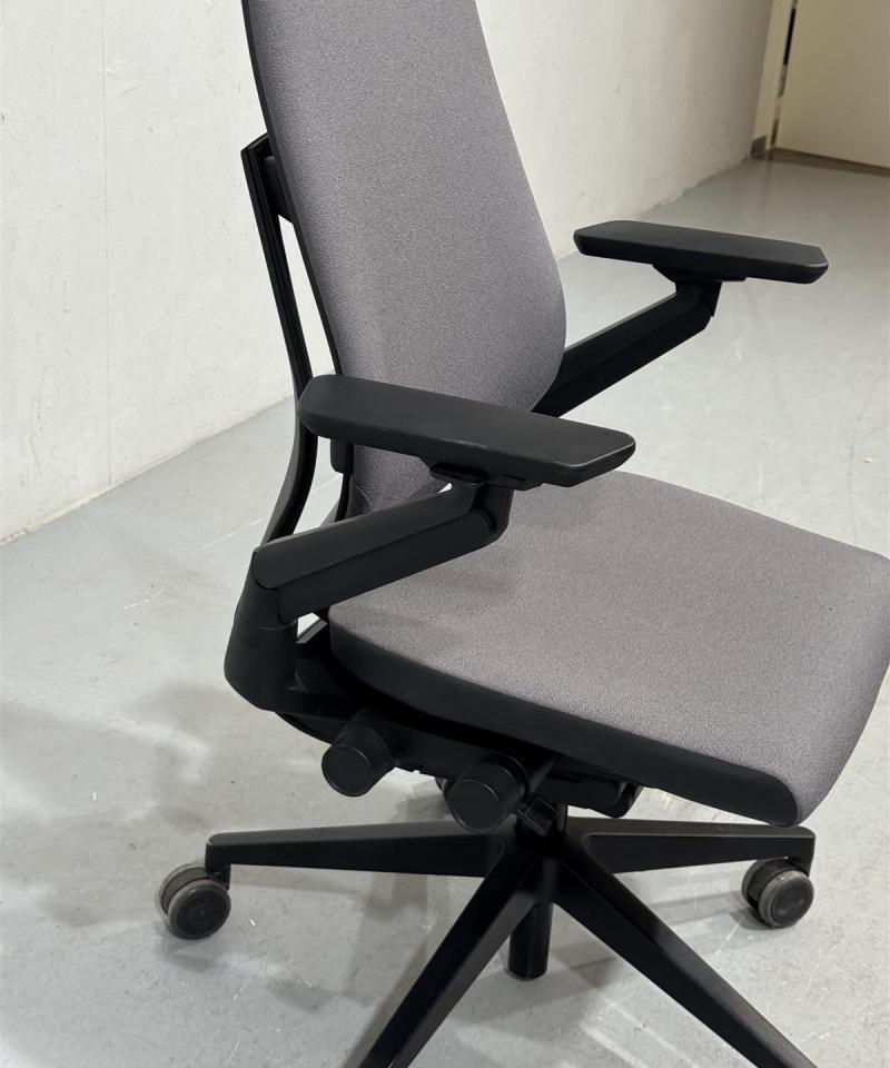Steelcase Gesture toimistotuoli