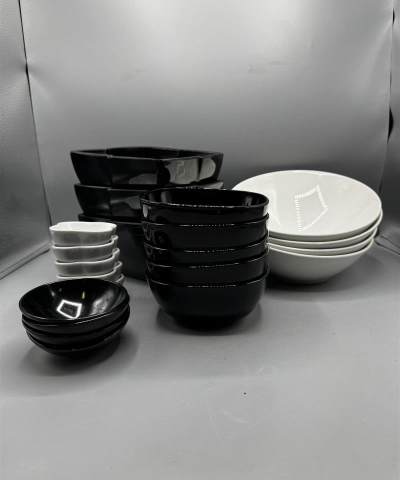 Kulhosetti musta valkoinen (21 osaa)