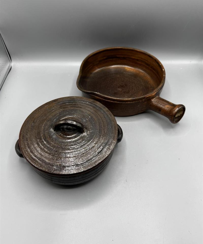 Talonpoikais keramiikkapata ja pannu