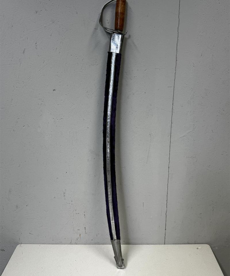 Koristemiekka ja tuppi Intia