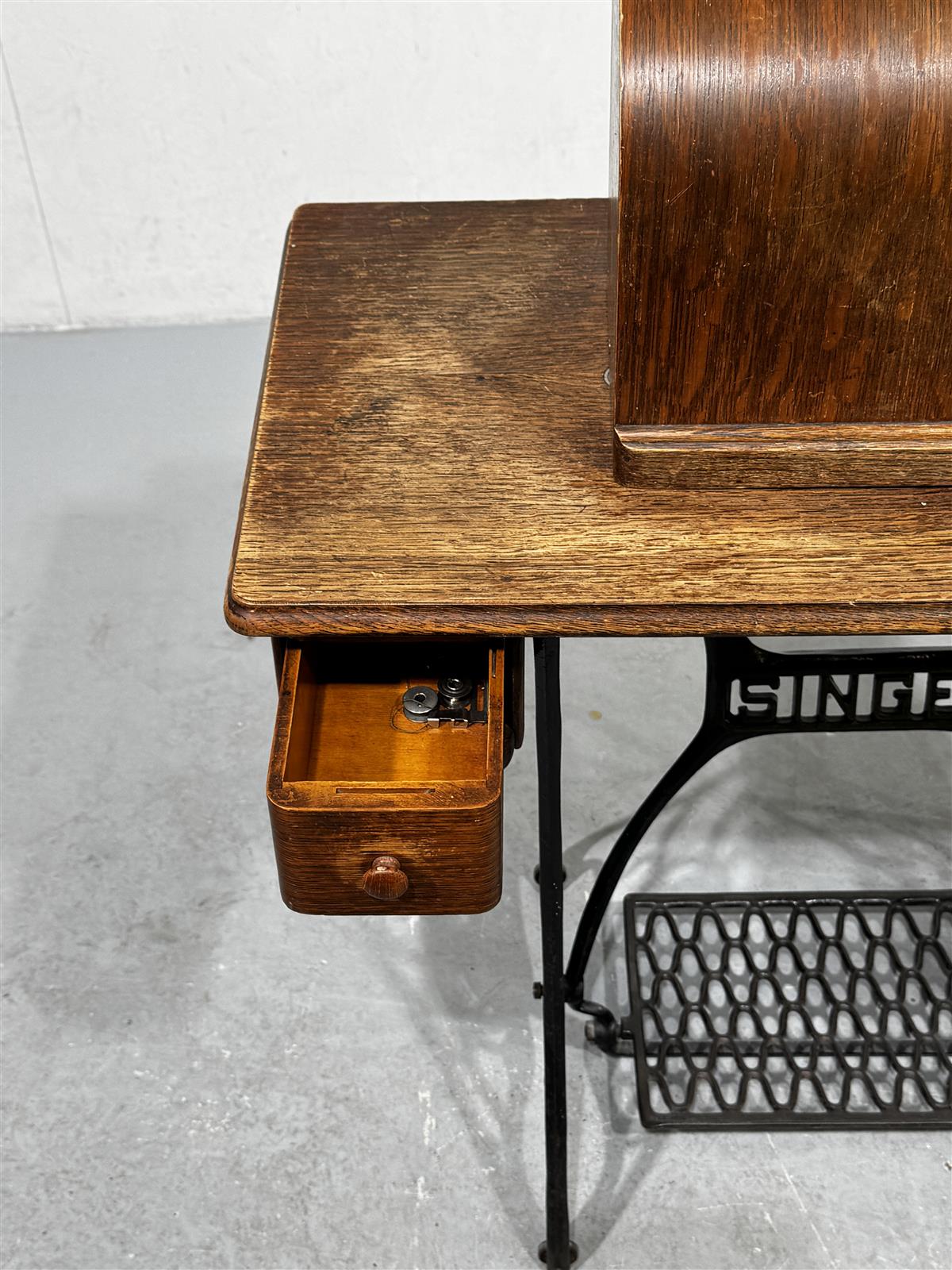 Vintage Singer ompelukonepöytä