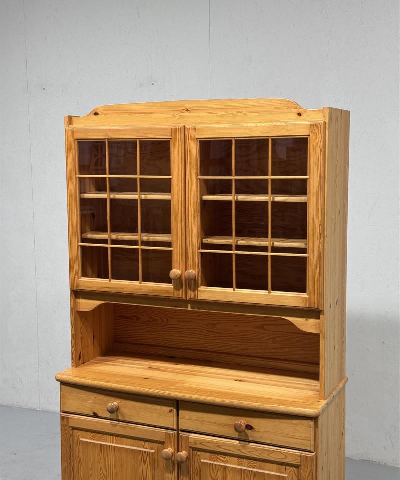 Rustiikki astiakaappi