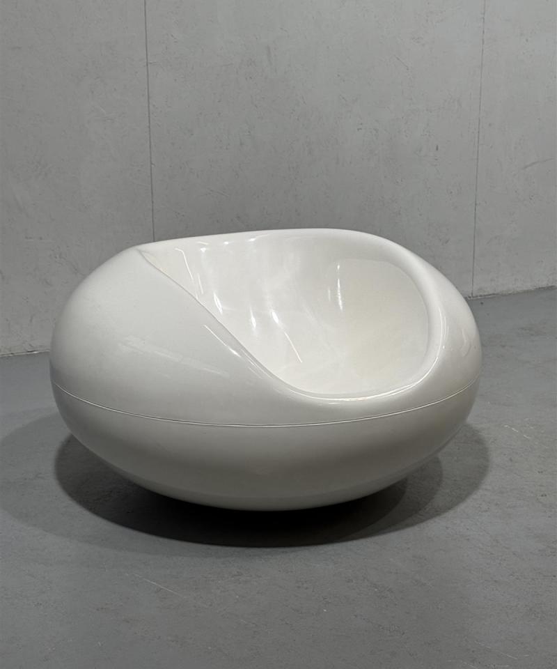 Eero Aarnio Pastilli nojatuoli valkoinen