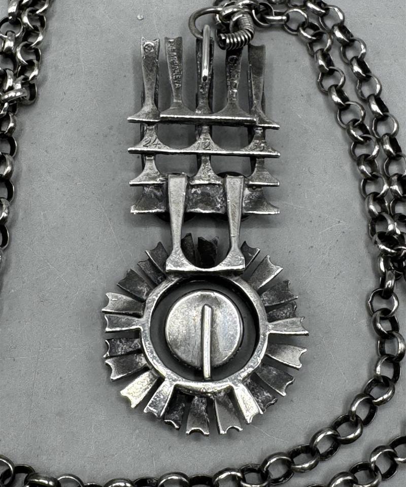 Kalevala koru Pentti Sarpaneva Hopeinen kaulakoru