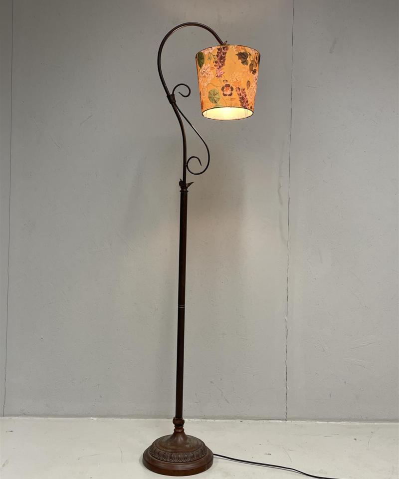 Aneta Country lattiavalaisin kukkakuvioisella varjostimella