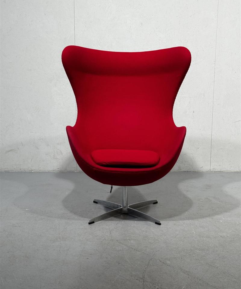 Egg replica punainen nojatuoli