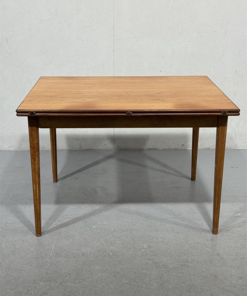 Vintage ruokapöytä 140x180cm