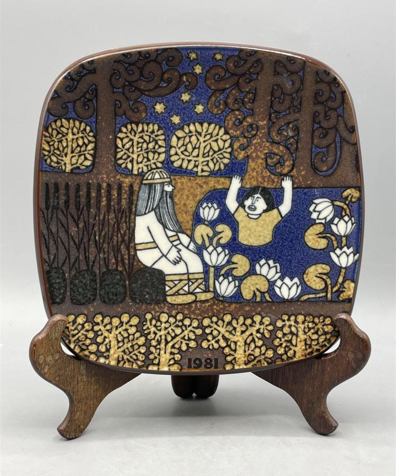 Arabia Kalevala vuosilautanen 1981, Raija Uosikkinen