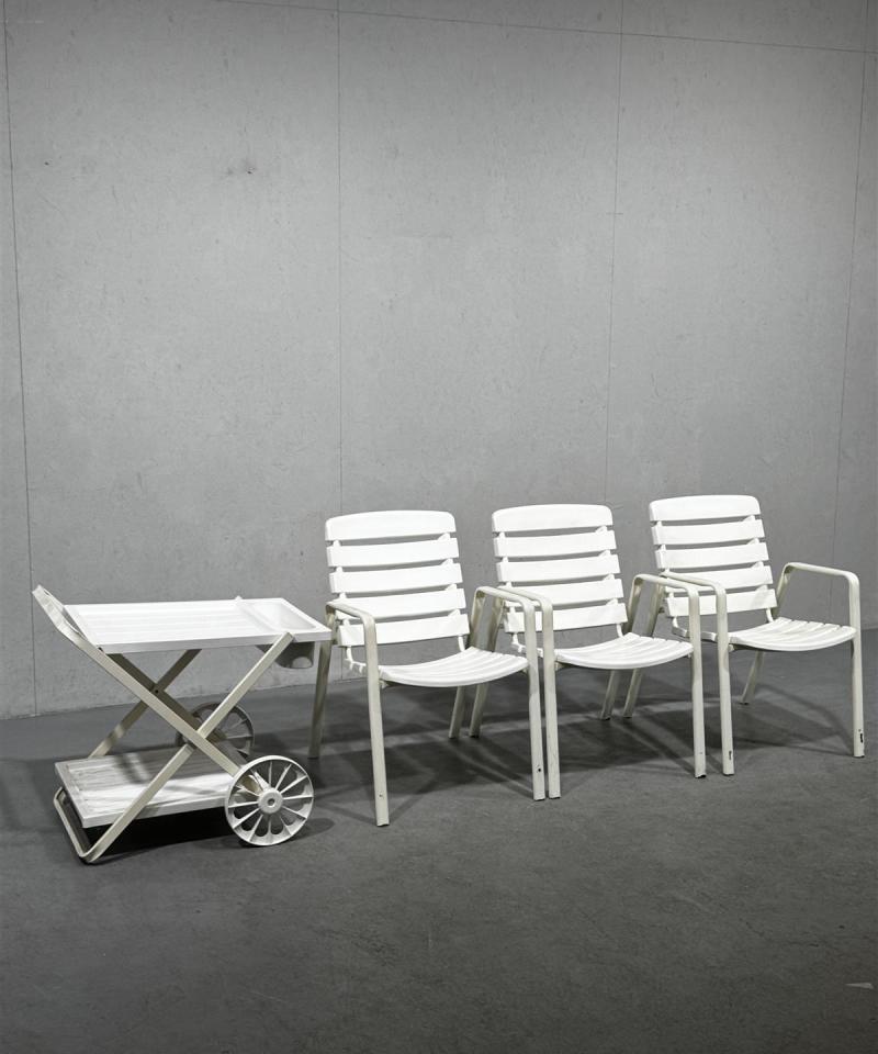 Valkoiset pihatuolit (3 kpl) ja tarjoiluvaunu