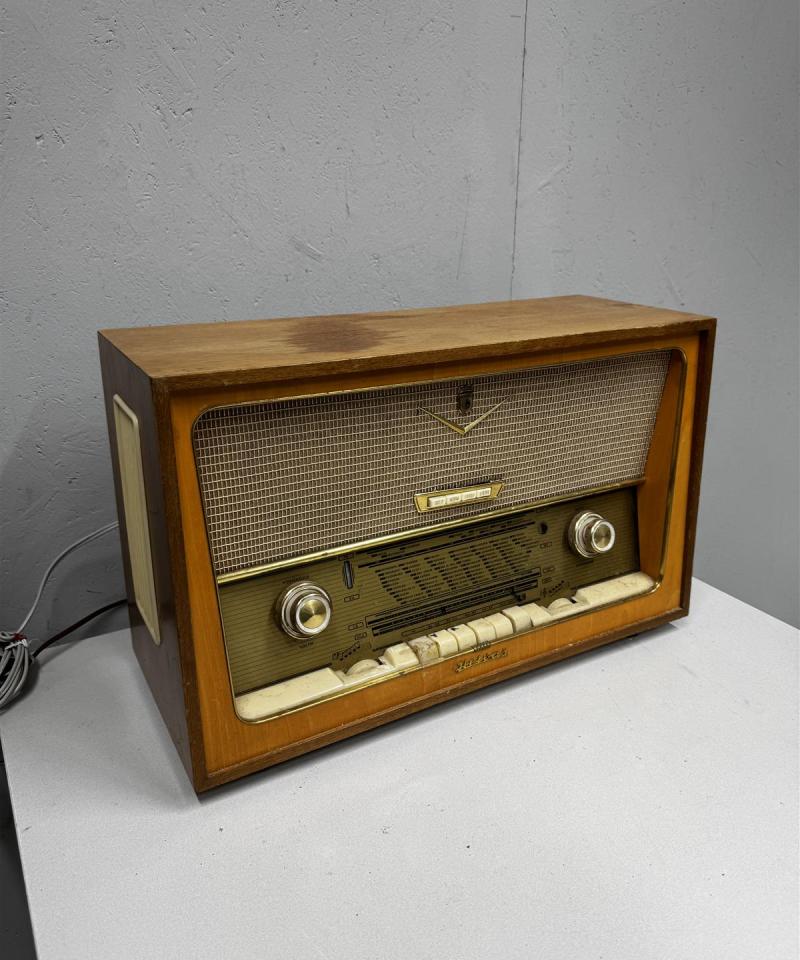 Helvar Minuetto radio koristeeksi