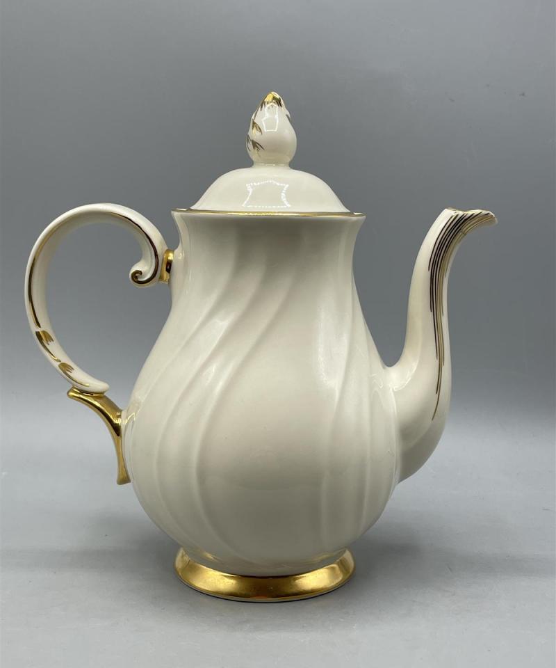 Arabia Kultakoriste kahvikannu, Olga Osol