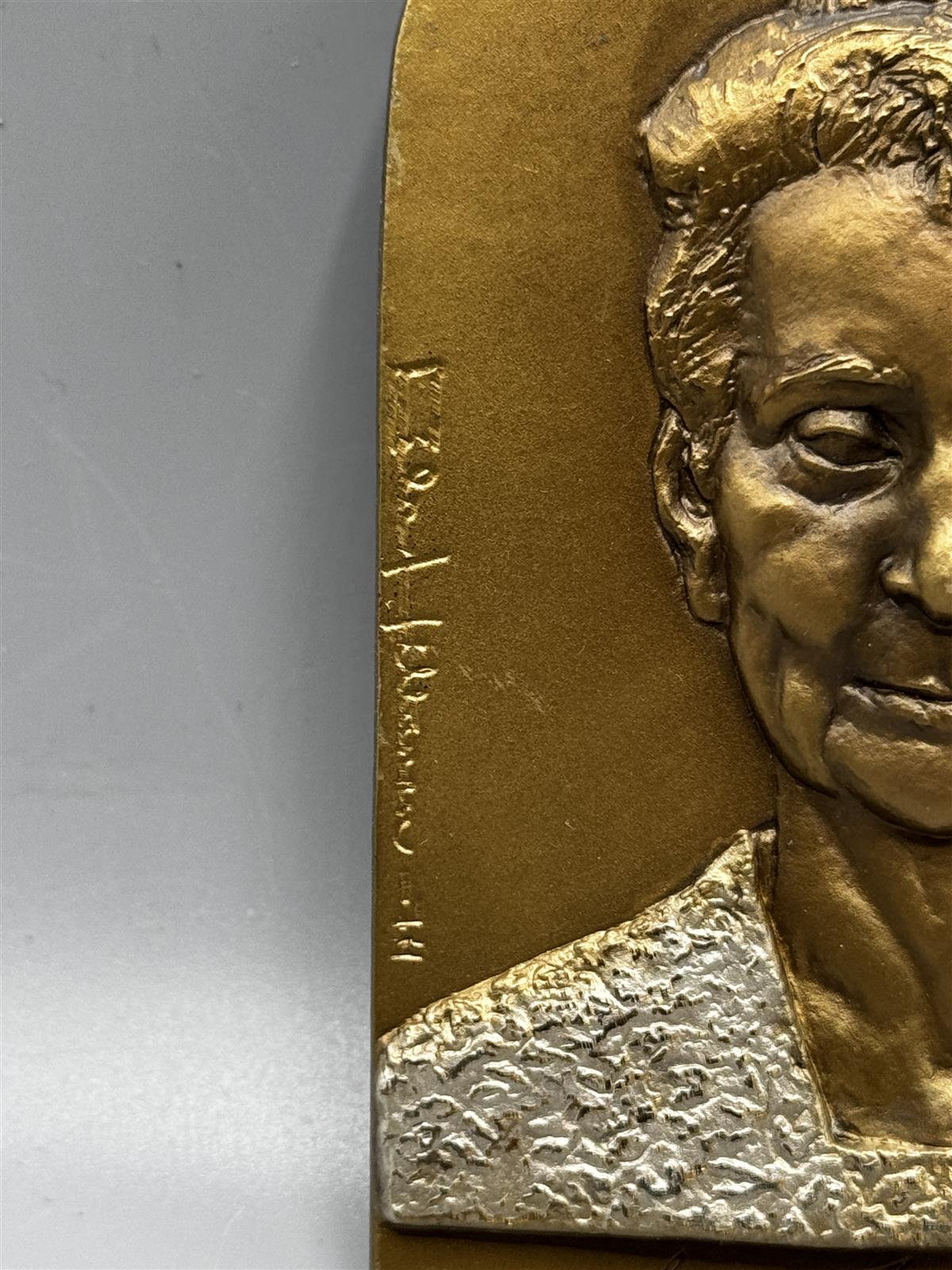 Sylvi Kekkonen reliefi messinki Eila Hiltunen -74