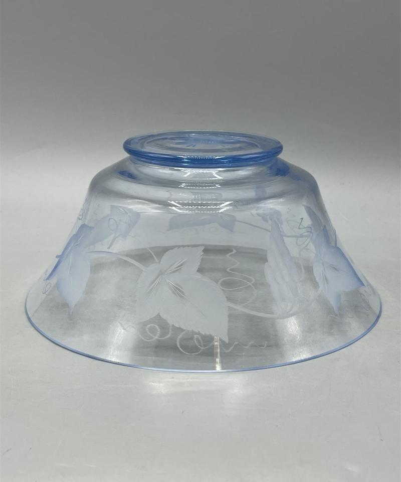 Sininen lasikulho hiottu koriste