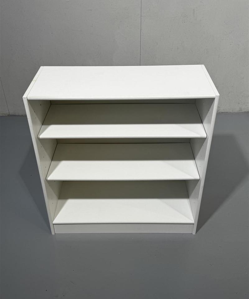 Valkoinen hyllykkö 3 tasoa