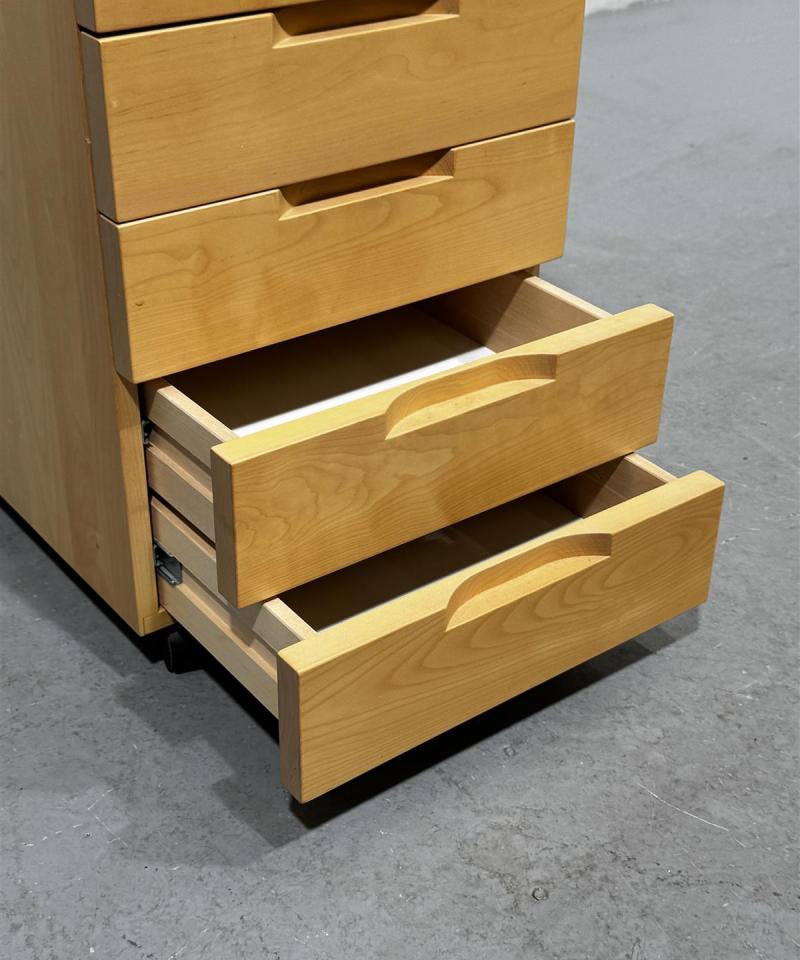 Artek 297 laatikosto pyörillä