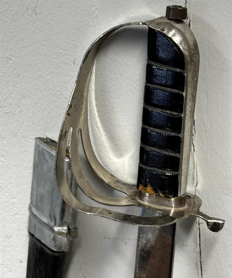 Miekka ja tuppi Intia