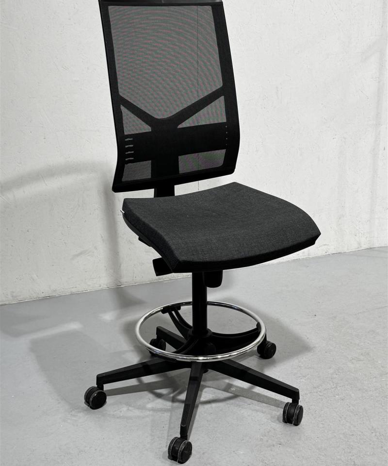 Antares korkea toimistotuoli musta