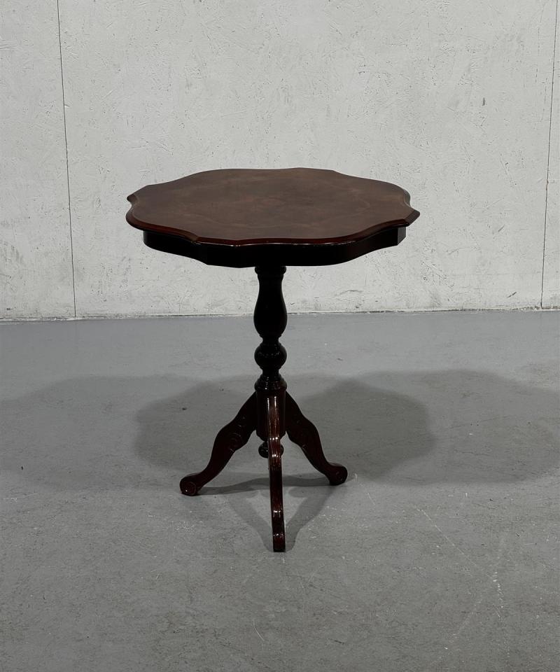 Rokokoo sivupöytä ruskea