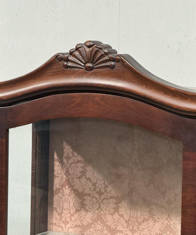 Rokokoo vitriinikaappi