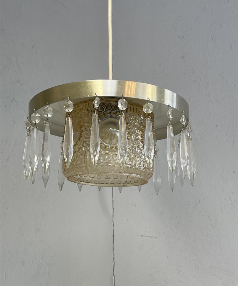 Kattovalaisin kristallikoristeilla