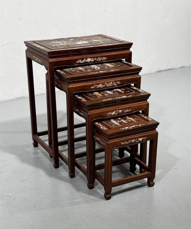 Koristellut sarjapöydät (4kpl) Aasia