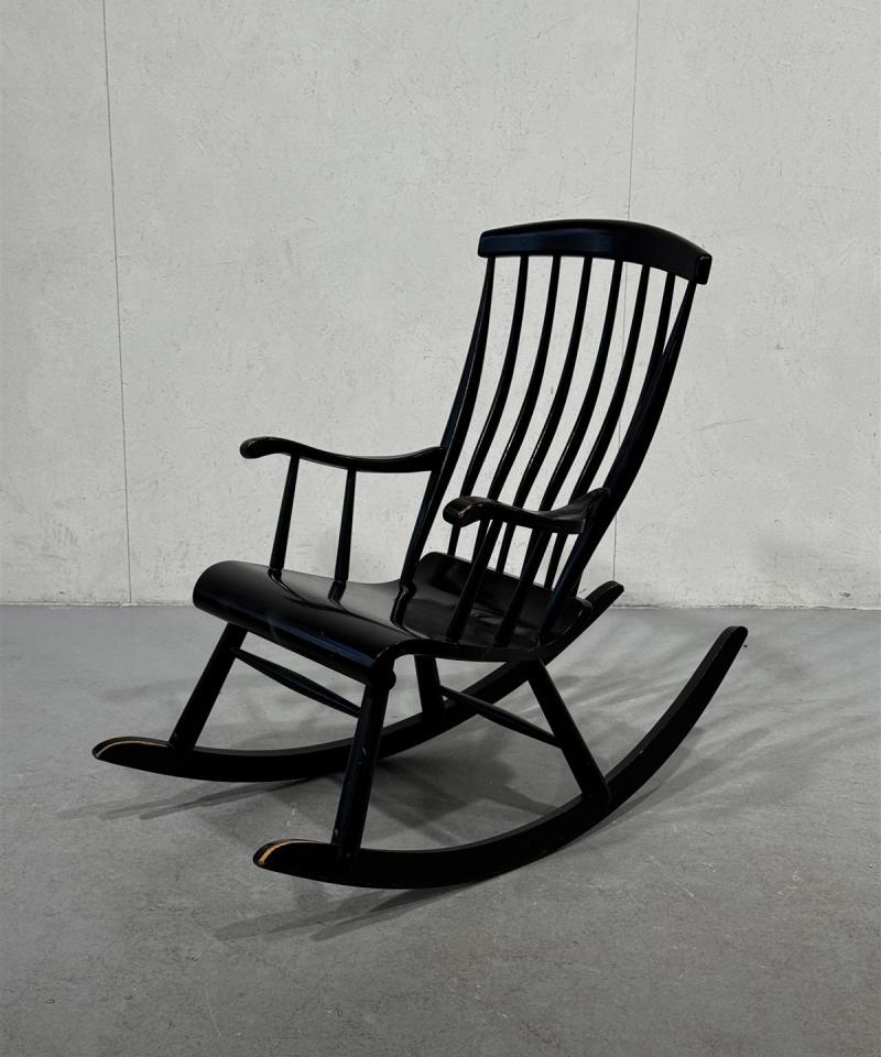 Vintage Urjalan keinutuoli musta