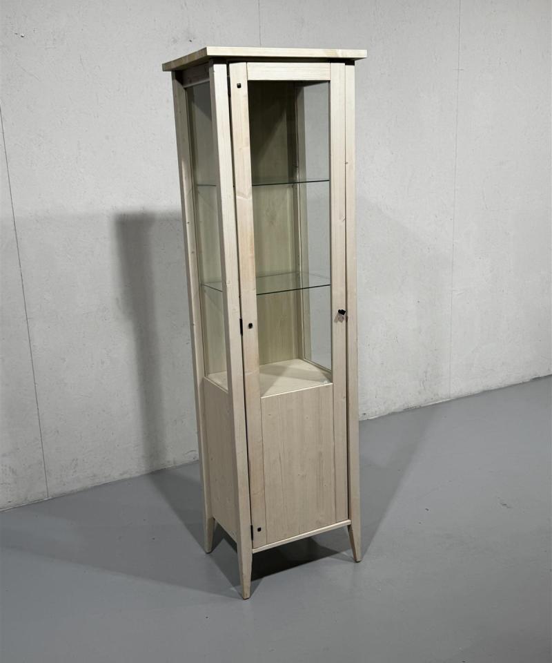 Ikea vitriinikaappi vaalea