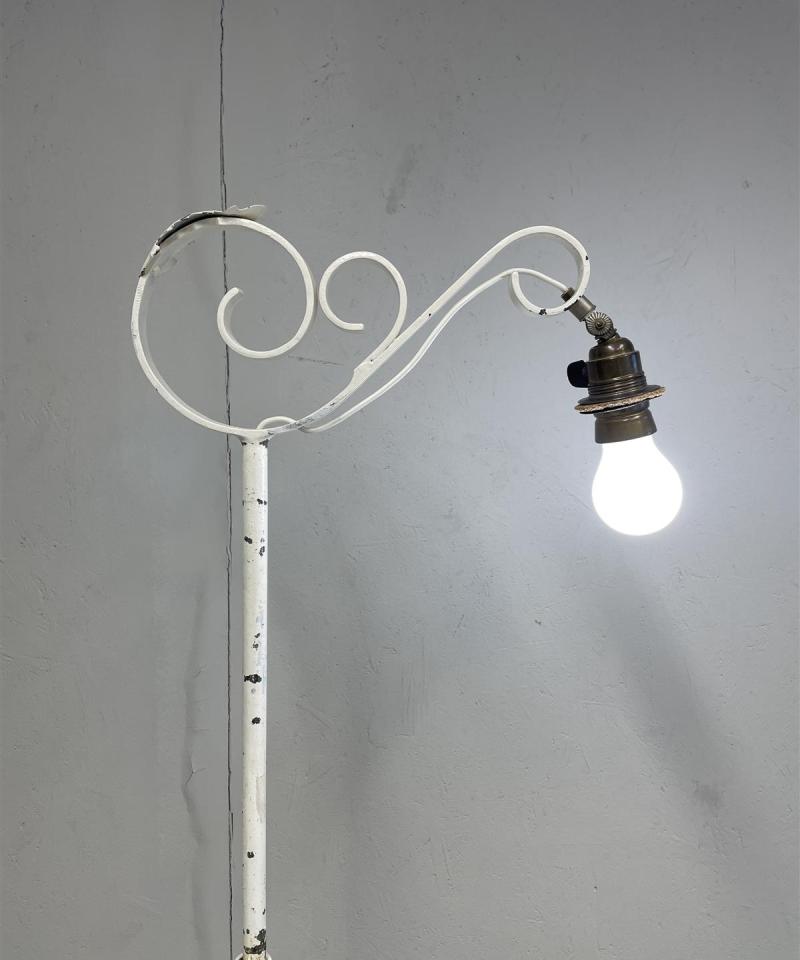 Vintage Rustiikki lattiavalaisin